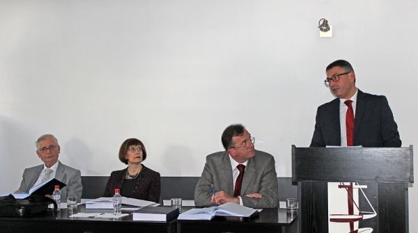 U Svečanoj sali Pravnog fakulteta za privredu i pravosuđe u Novom Sadu 25.03.2016. godine održana je usmena odbrana doktorske disertacije Milana Markovića, sudije Ustavnog suda  Republike Srbije